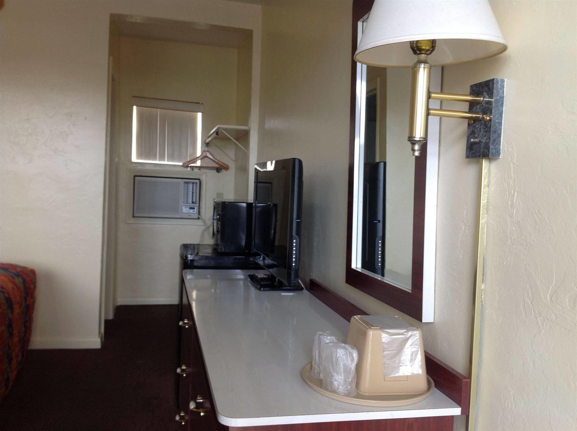 Economy Inn Okeechobee Bagian luar foto